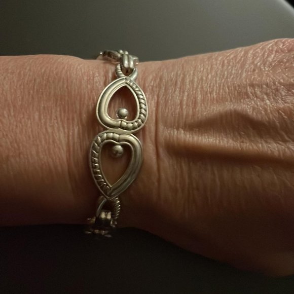 Sliver Tone Bracelet - Picture 1 of 3